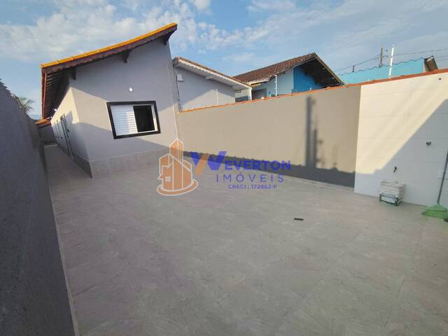 #1022 - Casa para Venda em Mongaguá - SP - 2